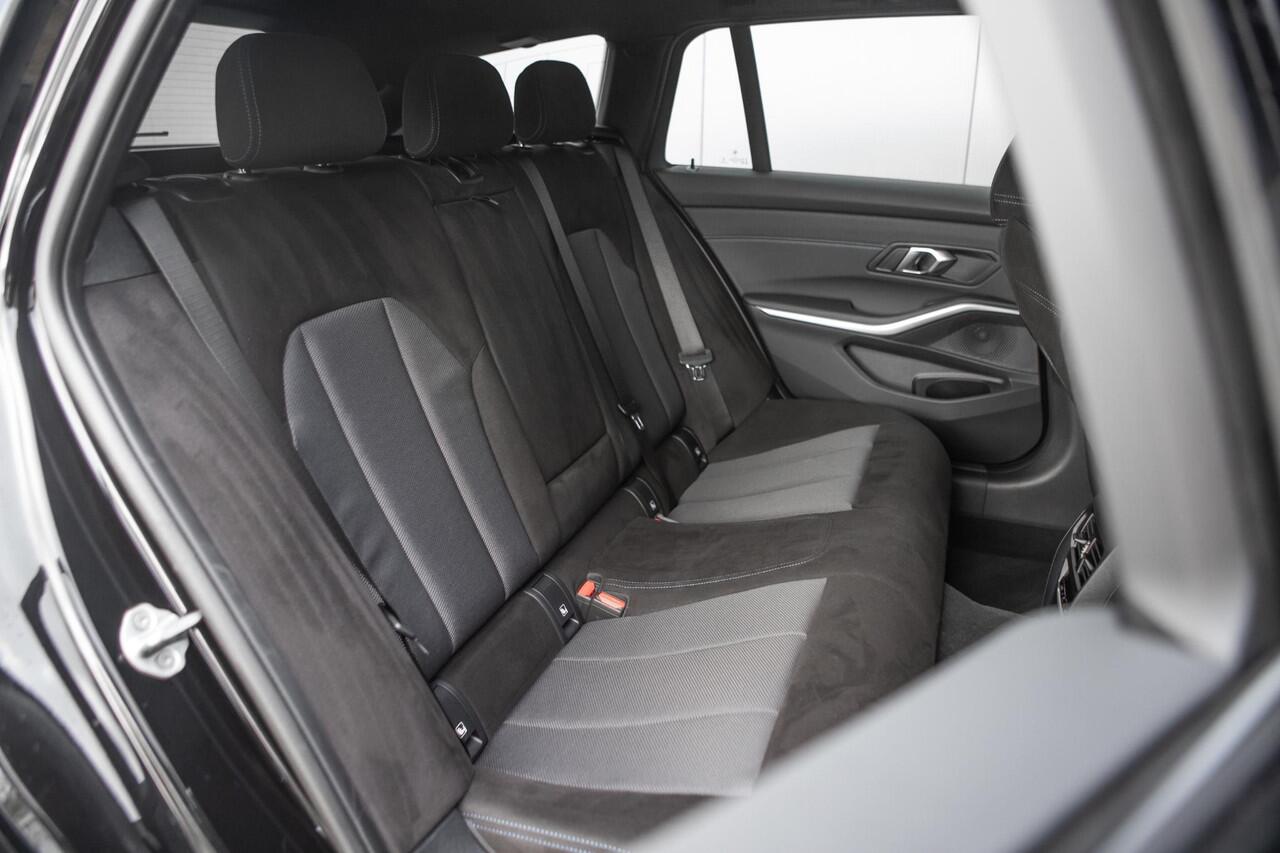BMW 3-SERIE Touring 330i xDrive
