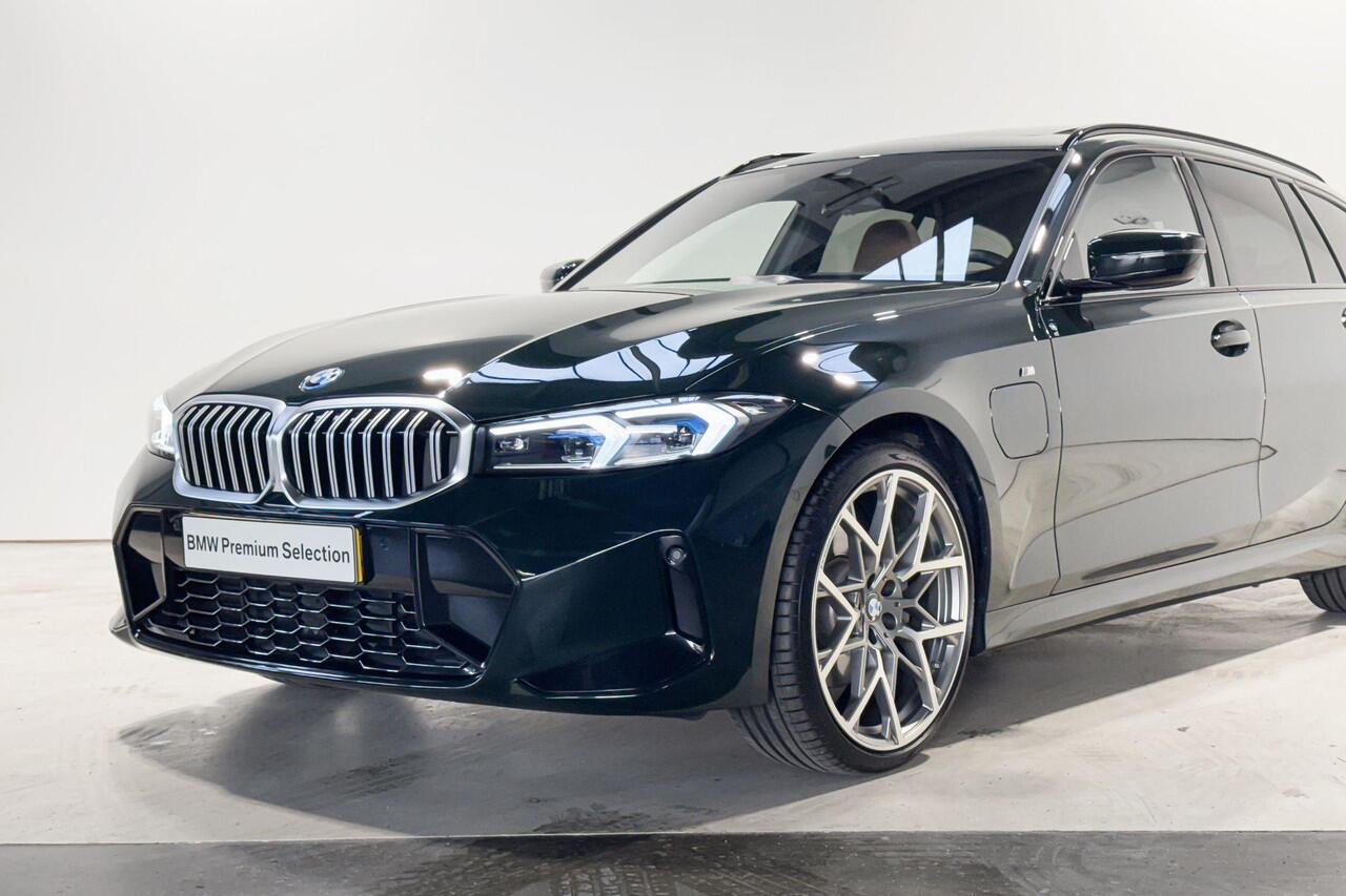 BMW 3-SERIE Touring 330e Innovation Pack M Sport | Individual | panoramadak | M Performance wielen