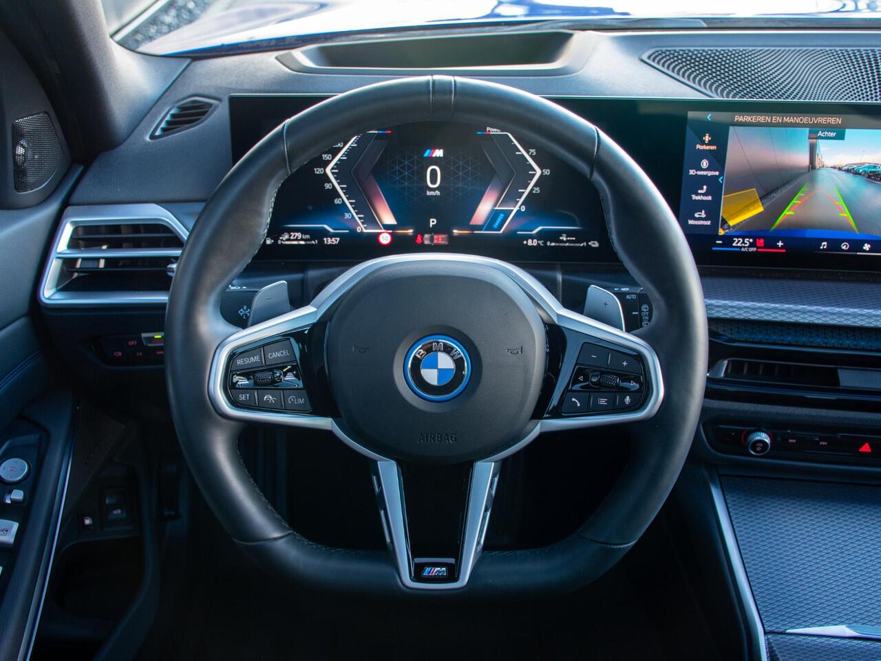 BMW 3-SERIE Touring 330e LCI-2 l Long Range l M-sport l Trekhaak l Pano l Verwarmd Stuurwiel l Adapt. Cruise l Head-Up l