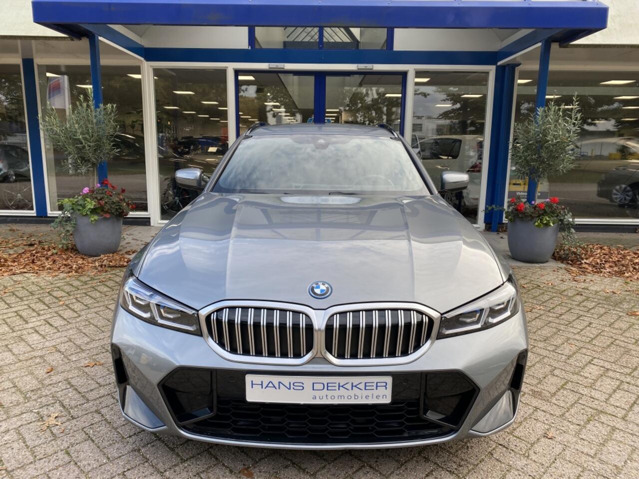 BMW 3-SERIE Touring 320e / M-pakket / Stuur + stoelverwarming / Elek Trekhaak