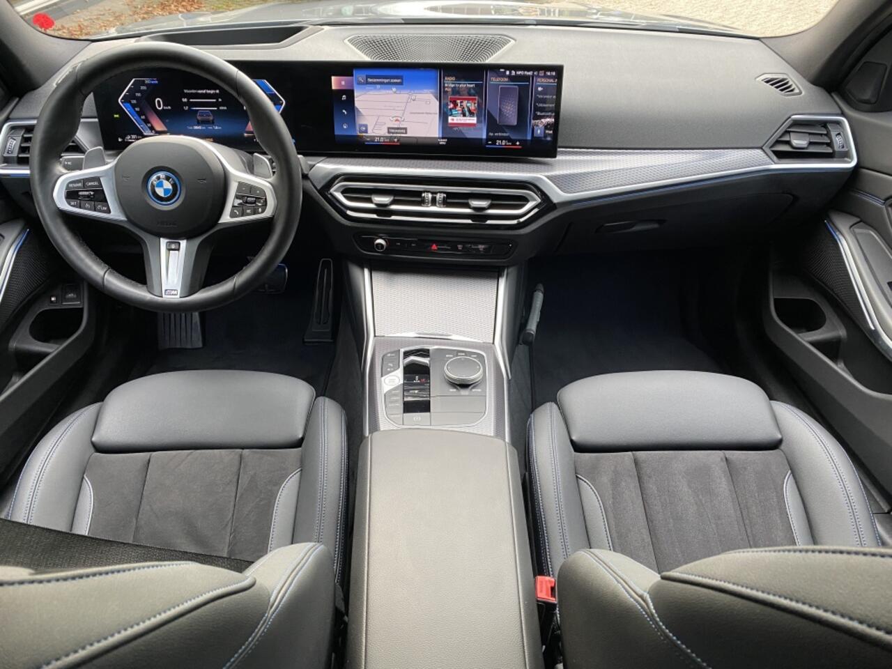 BMW 3-SERIE Touring 320e / M-pakket / Stuur + stoelverwarming / Elek Trekhaak