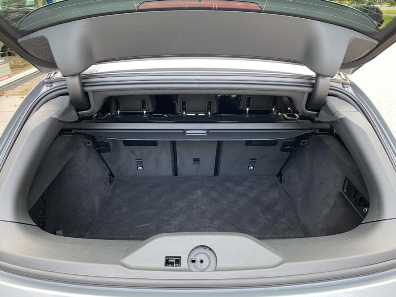 BMW 3-SERIE Touring 320e / M-pakket / Stuur + stoelverwarming / Elek Trekhaak