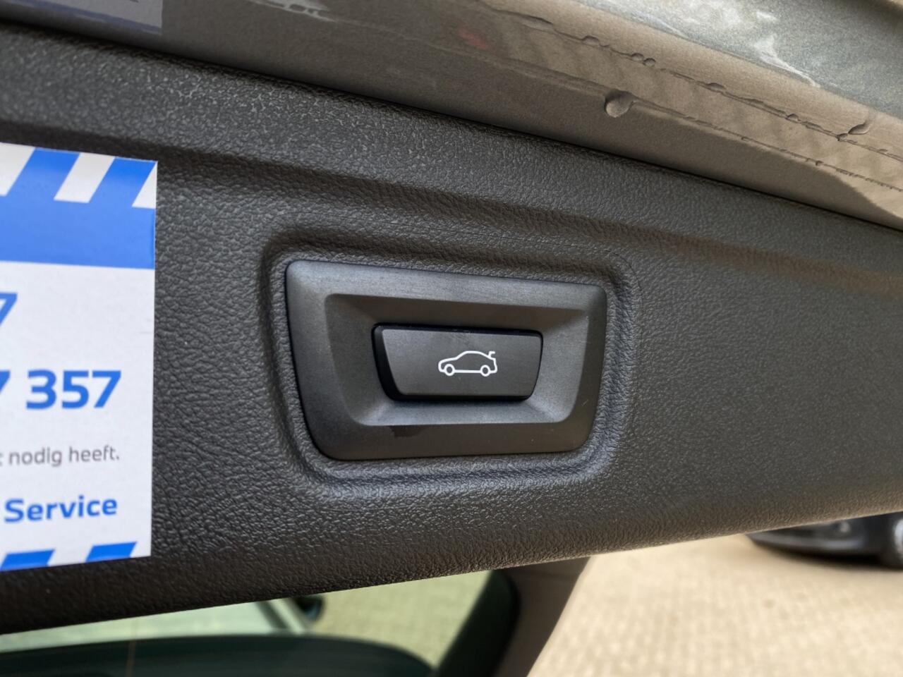 BMW 3-SERIE Touring 320e / M-pakket / Stuur + stoelverwarming / Elek Trekhaak