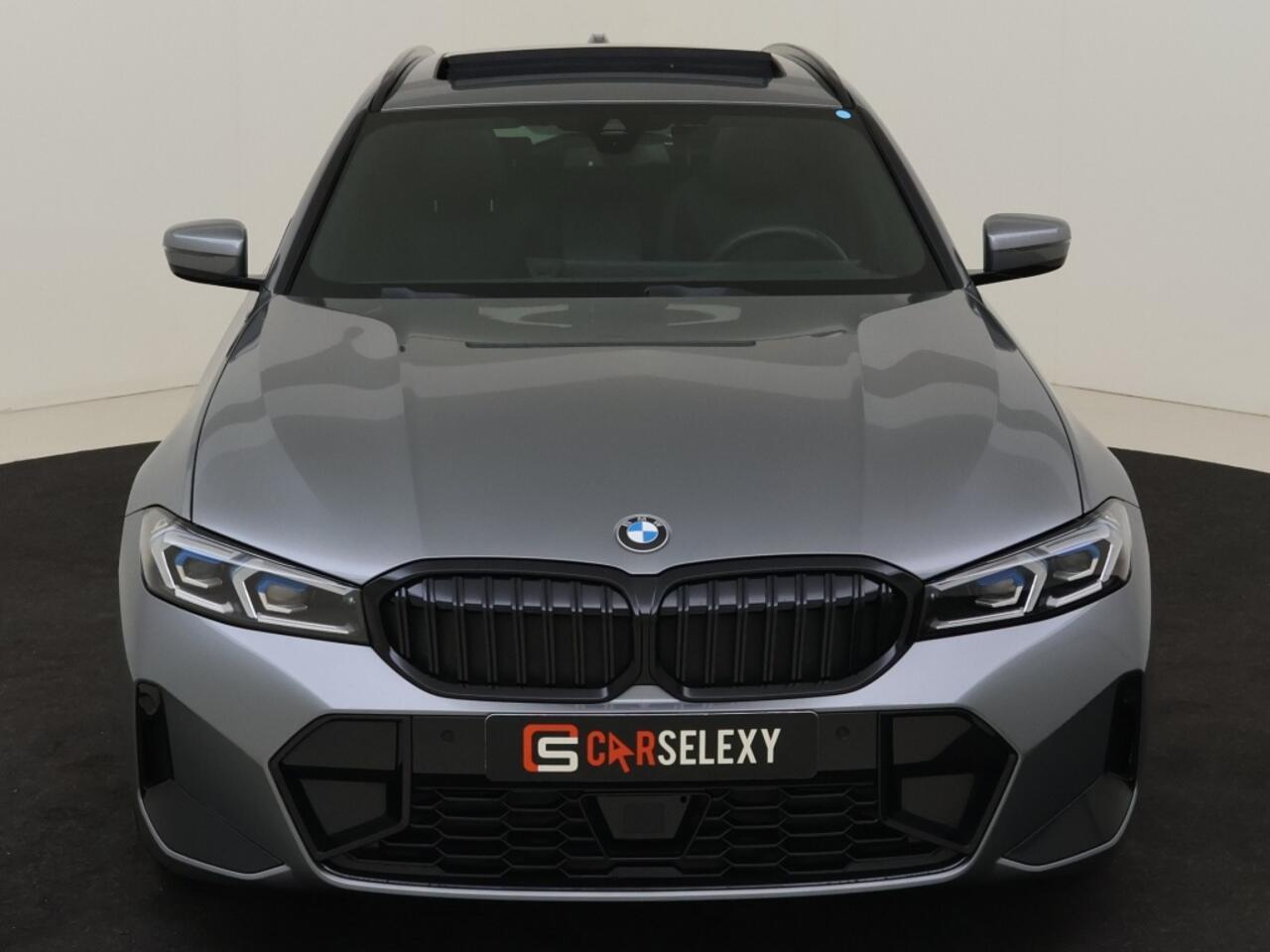 BMW 3-SERIE Touring 318i M Sport / Pano / 19 inch / Adap. Cruise / Géén Afleverkost