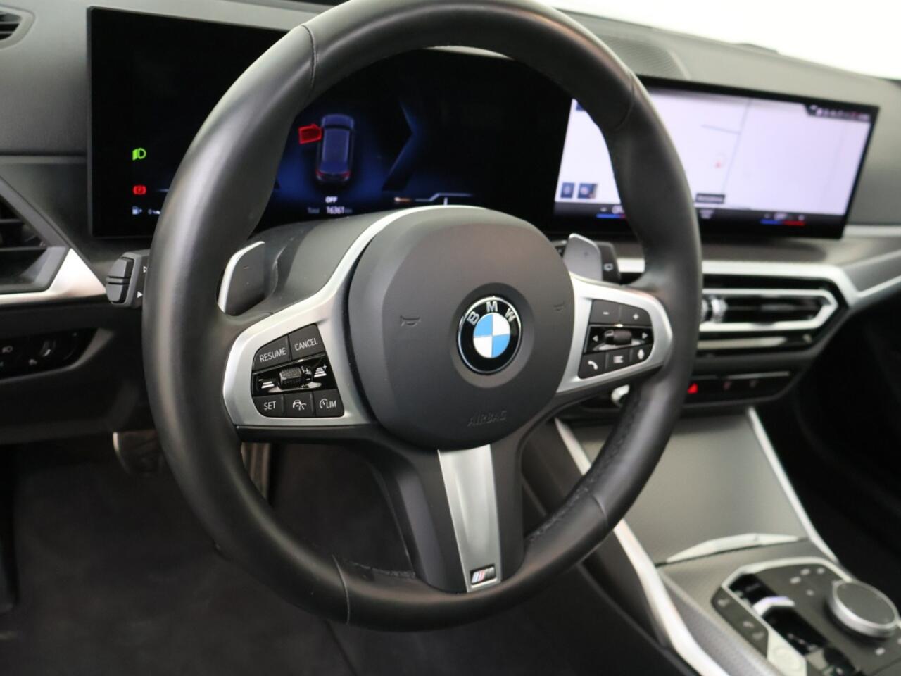 BMW 3-SERIE Touring 318i M Sport / Pano / 19 inch / Adap. Cruise / Géén Afleverkost