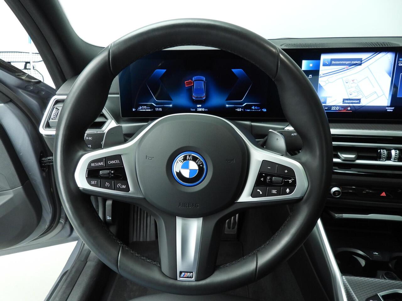 BMW 3-SERIE Sedan 320e | M-Sportpakket | LED | Navigatie | Schuifdak | Sportstoelen | Shadow line | DAB | Alu 18 inch