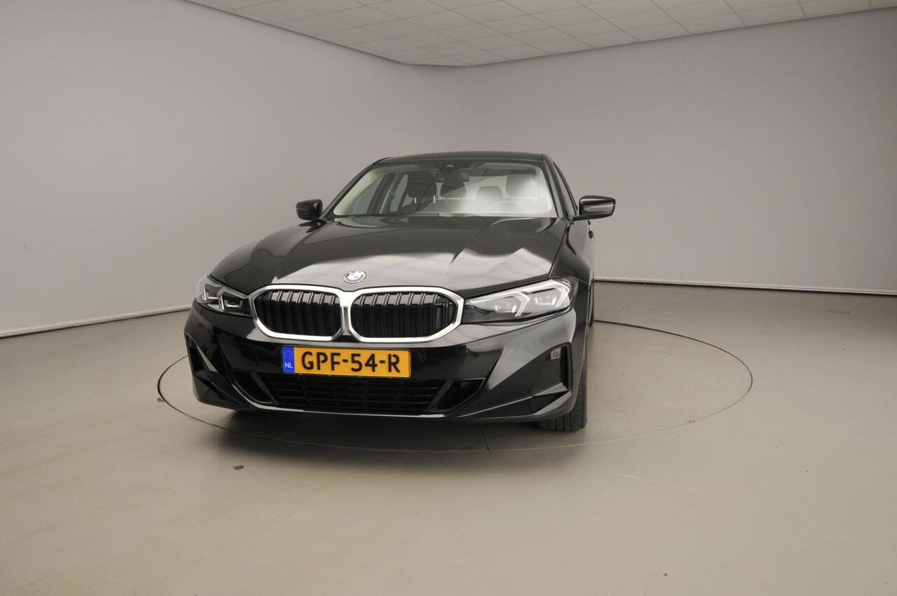 BMW 3-SERIE Sedan 318i | LED | Navigatie | Clima | PDC | Cruise controle | DAB | Alu 17 inch
