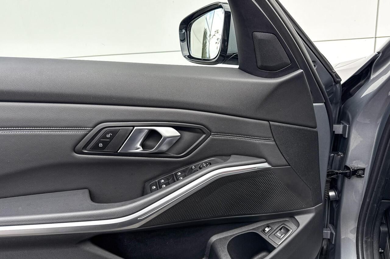 BMW 3-SERIE Touring 320e M Sport | 19 inch | Panoramadak