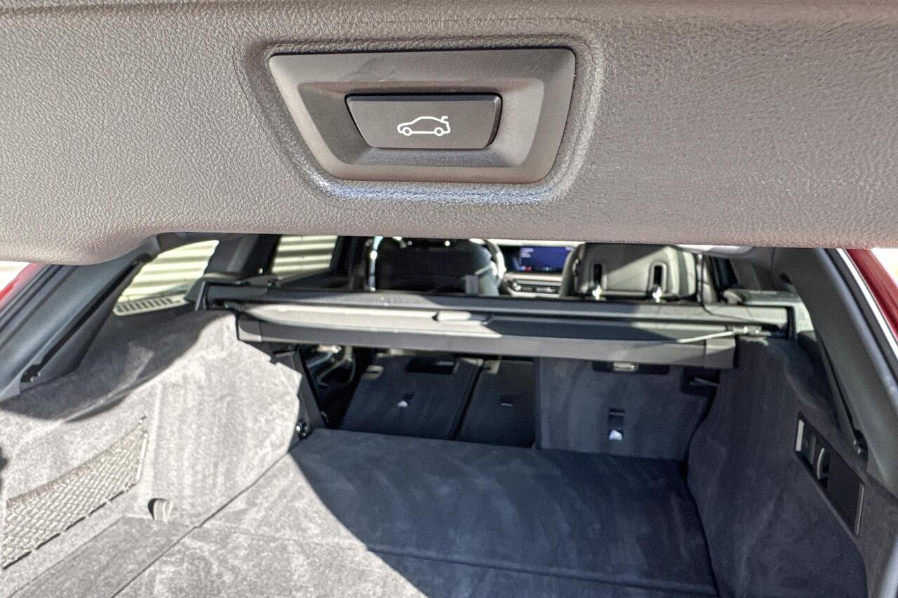 BMW 3-SERIE Touring 330e / M Sportpakket Pro / HiFi / Getint glas achter