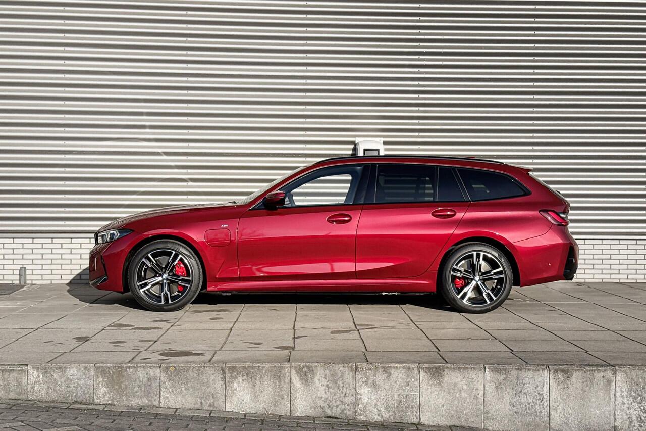 BMW 3-SERIE Touring 330e / M Sportpakket Pro / HiFi / Getint glas achter