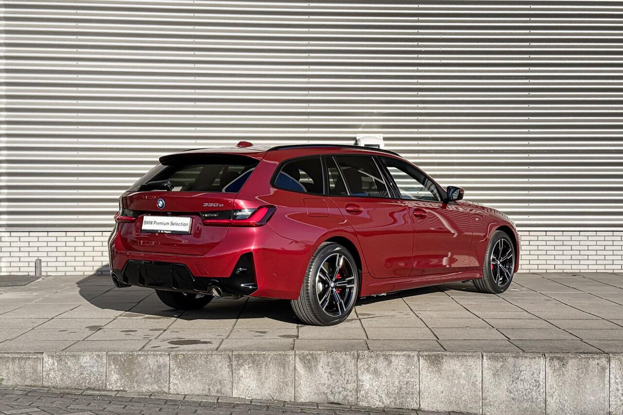 BMW 3-SERIE Touring 330e / M Sportpakket Pro / HiFi / Getint glas achter