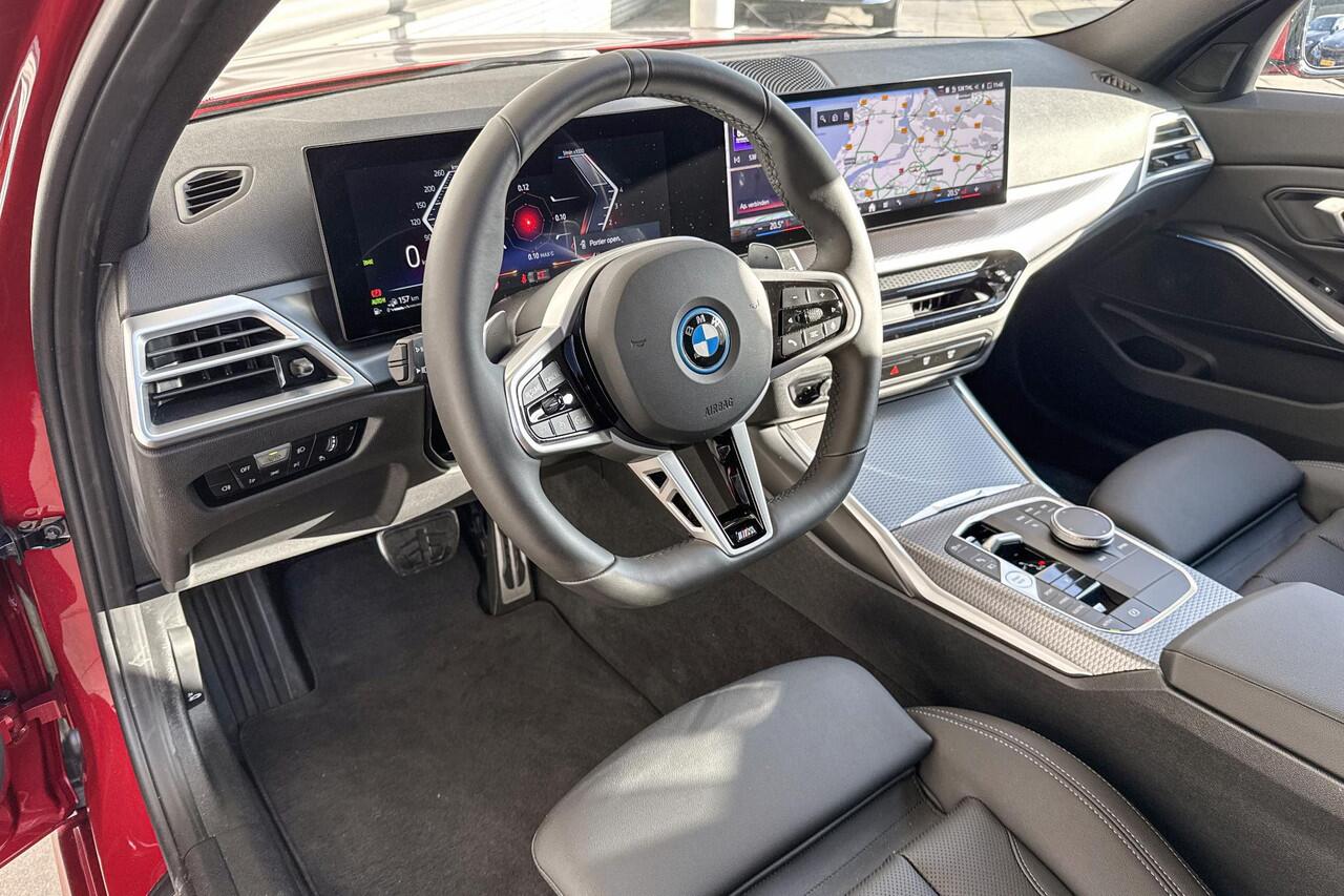 BMW 3-SERIE Touring 330e / M Sportpakket Pro / HiFi / Getint glas achter
