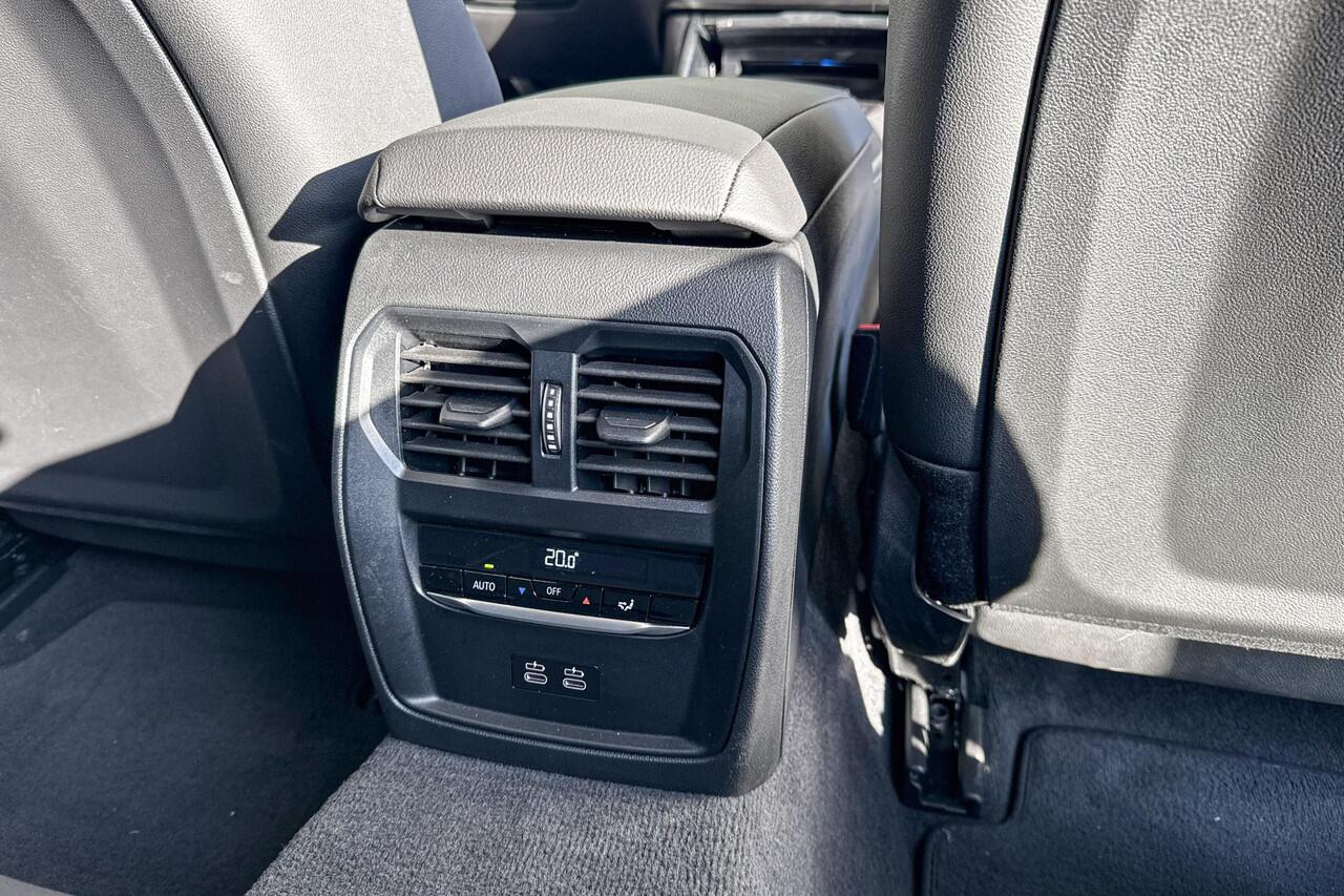 BMW 3-SERIE Touring 330e / M Sportpakket Pro / HiFi / Getint glas achter