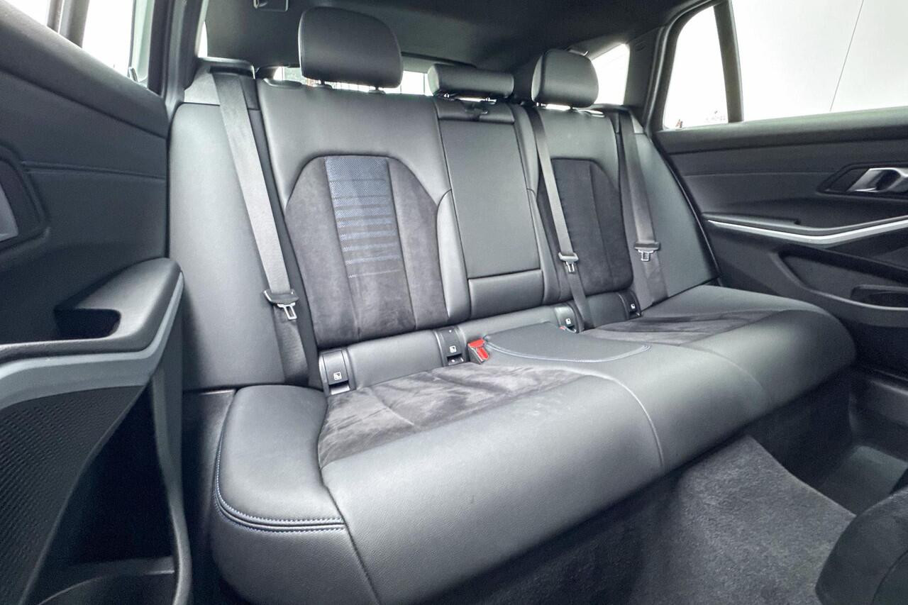 BMW 3-SERIE Touring 318i M Sportpakket / 18 inch / Trekhaak / Achteruitrijcamera