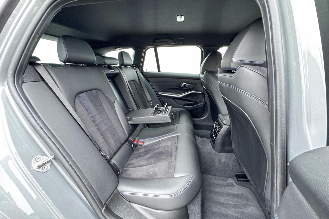 BMW 3-SERIE Touring 318i M Sportpakket / 18 inch / Trekhaak / Achteruitrijcamera