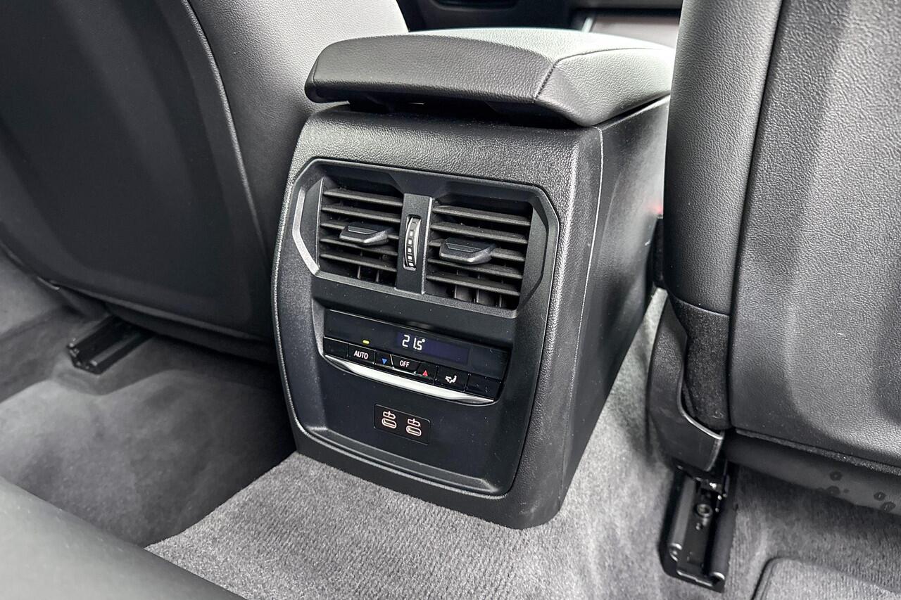 BMW 3-SERIE Touring 318i M Sportpakket / 18 inch / Trekhaak / Achteruitrijcamera