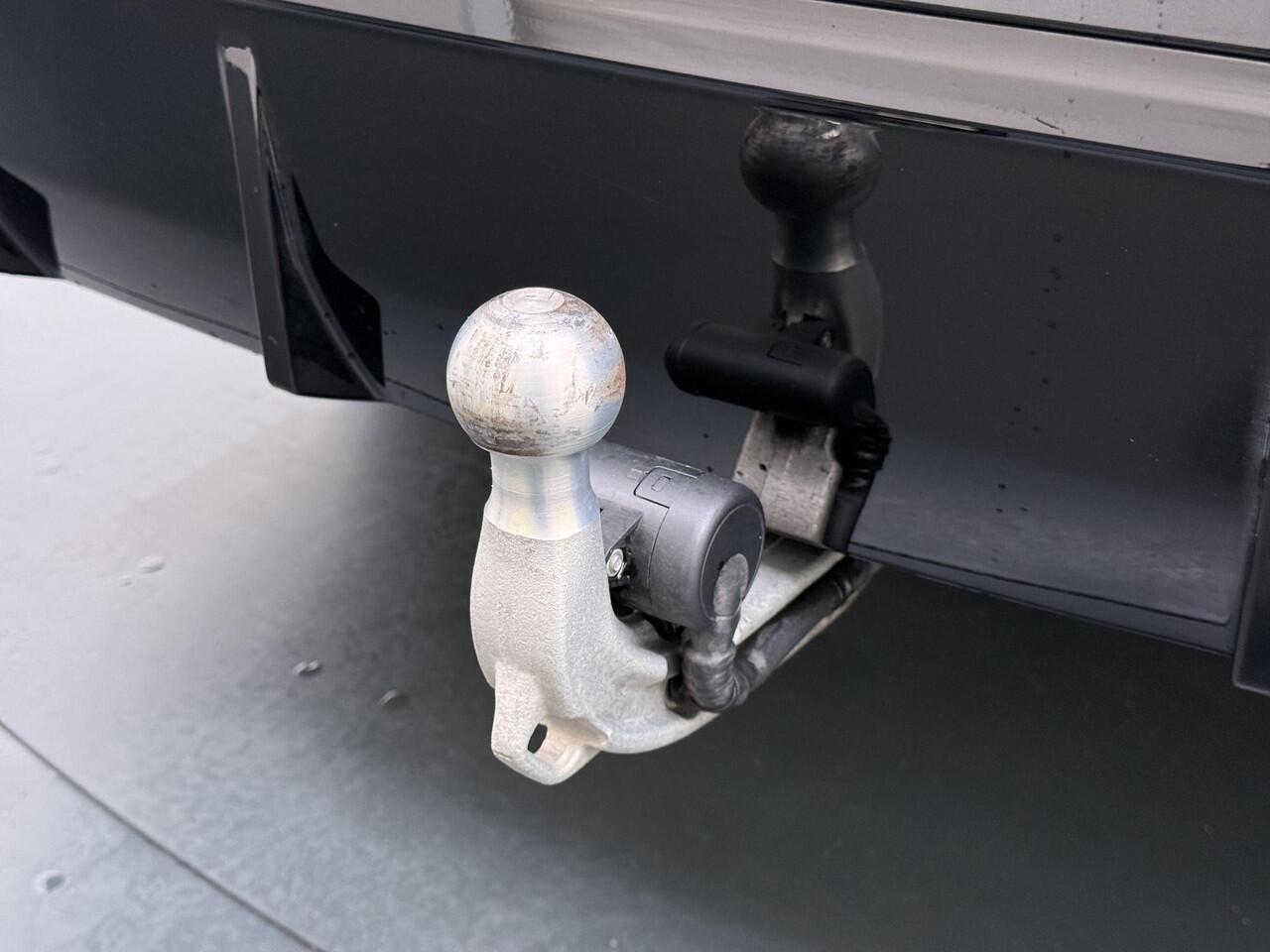 BMW 3-SERIE Touring 320e VAN ¤ 42.899,- VOOR ¤ 39.877,- UW LENTEVOORDEEL: ¤3.022,-! | M-SPORT | FACELIFT| PANO|1.STE EIGENAAR, DEALER OH. | LEER | ELEK. TREKHAAK| FABRIEKSGARANTIE T/M 08 2027| LEER| STOELVERWARMING| 19 INCH! SUPER COMPLEET!