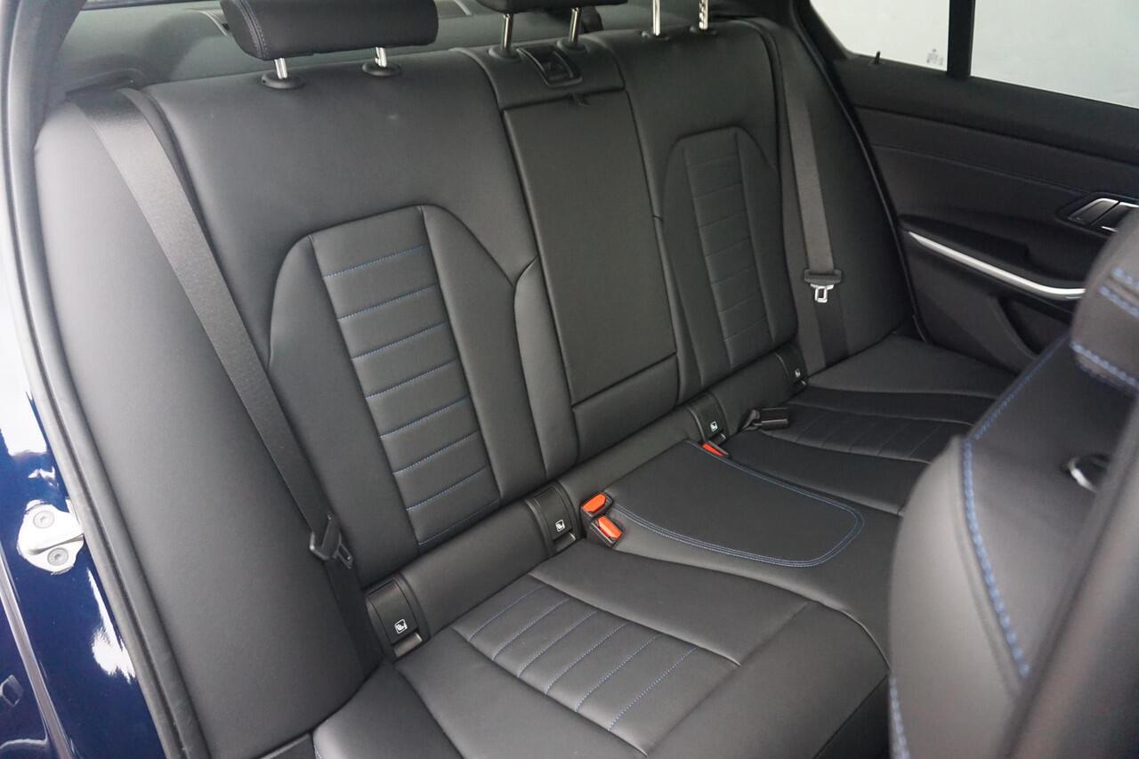 BMW 3-SERIE Sedan 320e M Sportpakket Schuif-/kanteldak / Trekhaak / Comfort Acces / Head-Up Display