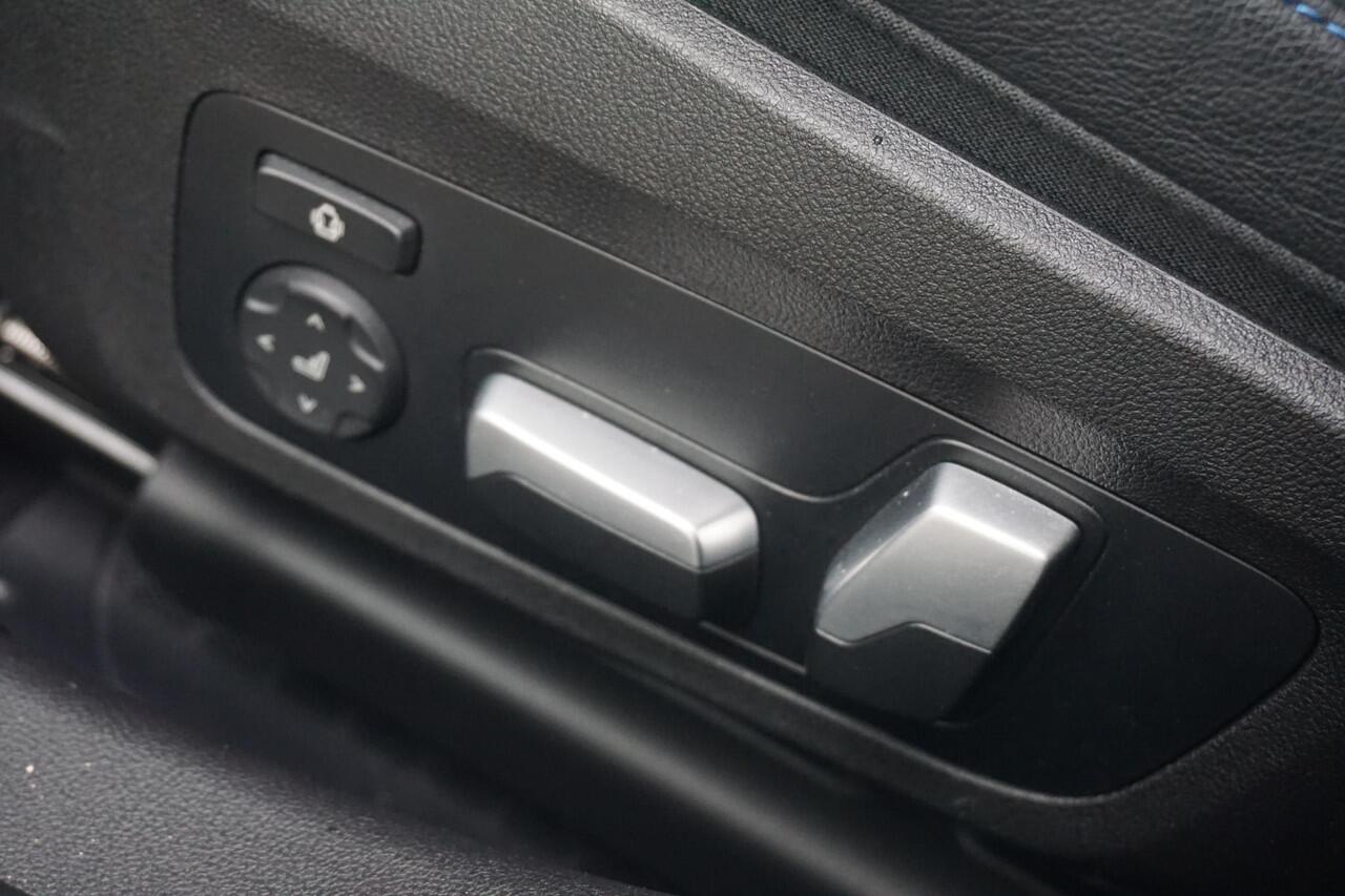 BMW 3-SERIE Sedan 320e M Sportpakket Schuif-/kanteldak / Trekhaak / Comfort Acces / Head-Up Display