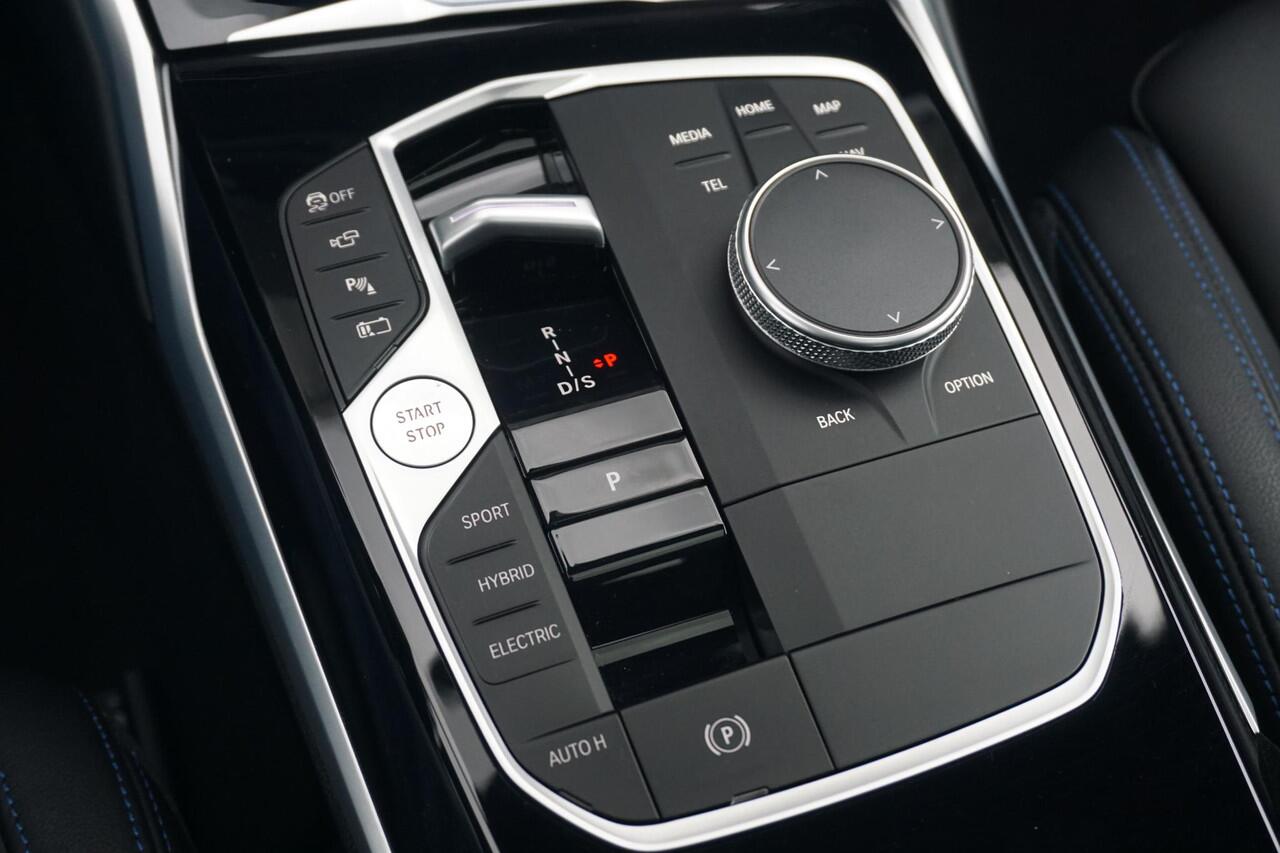 BMW 3-SERIE Sedan 320e M Sportpakket Schuif-/kanteldak / Trekhaak / Comfort Acces / Head-Up Display