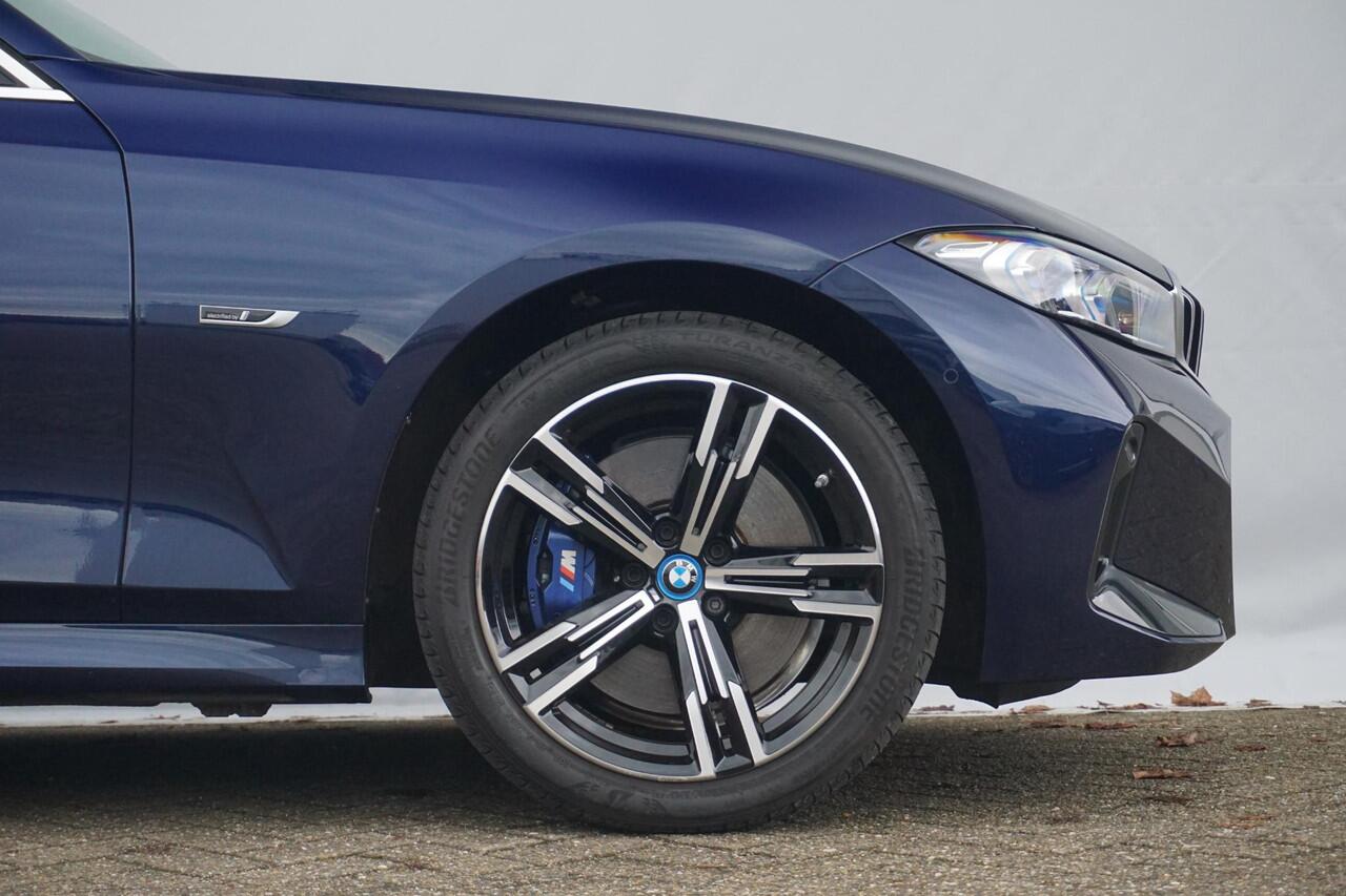 BMW 3-SERIE Sedan 320e M Sportpakket Schuif-/kanteldak / Trekhaak / Comfort Acces / Head-Up Display