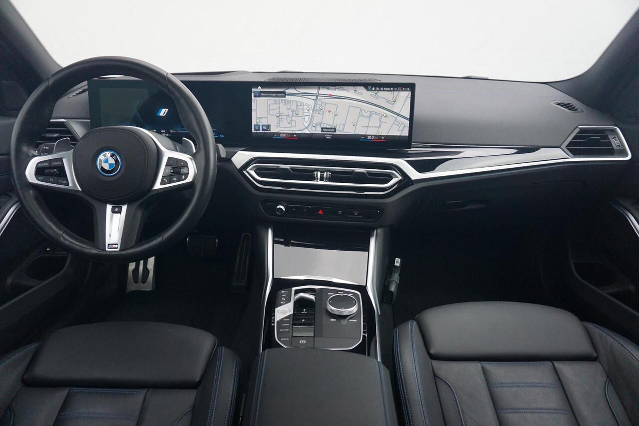 BMW 3-SERIE Sedan 320e M Sportpakket Schuif-/kanteldak / Trekhaak / Comfort Acces / Head-Up Display