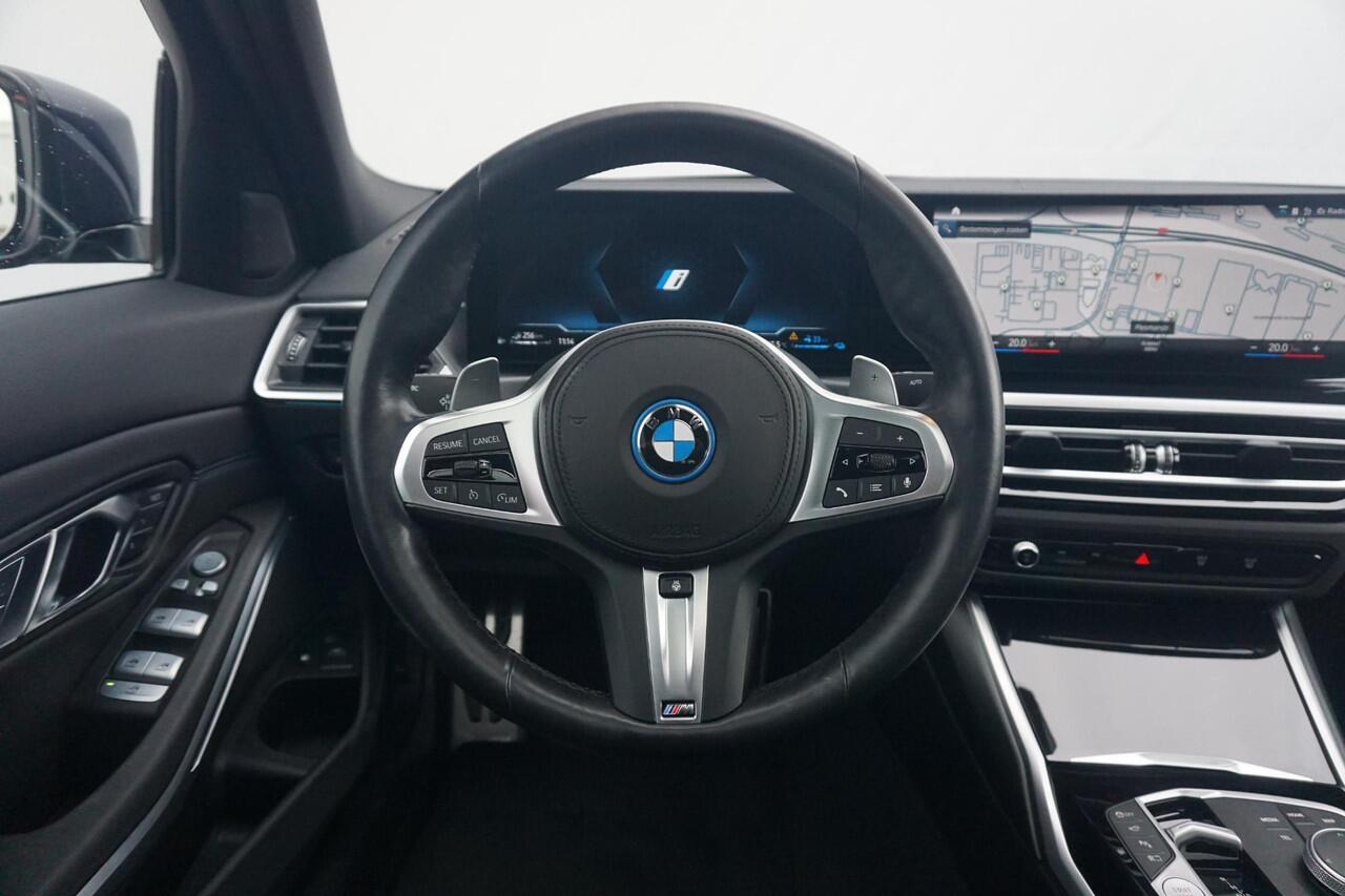BMW 3-SERIE Sedan 320e M Sportpakket Schuif-/kanteldak / Trekhaak / Comfort Acces / Head-Up Display