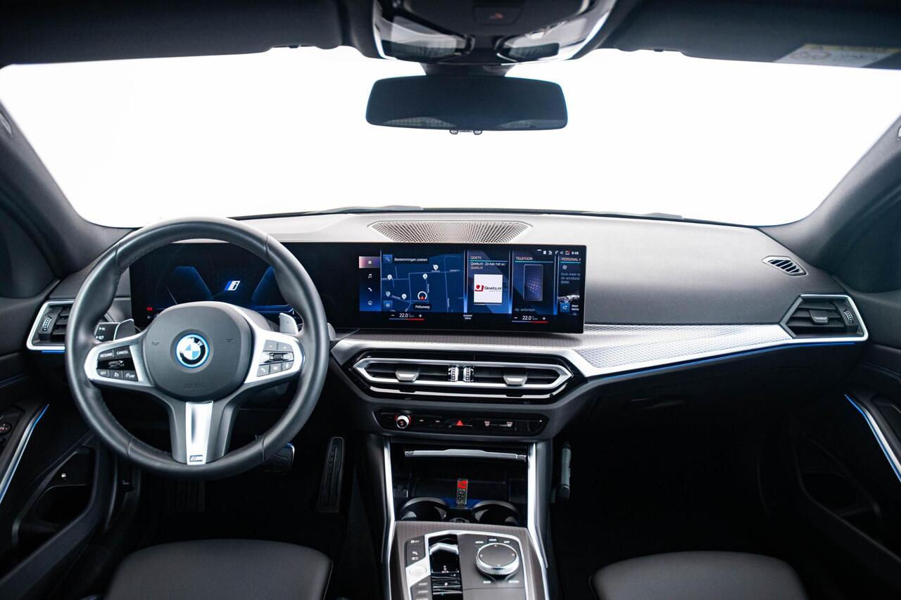 BMW 3-SERIE 330e M Sport - Ambiance verlichting - Parking Assistant - Getinte Ruiten - Elektrisch verwarmde voorstoelen - In de breedte verstelbare rugleuning voor bestuurder -