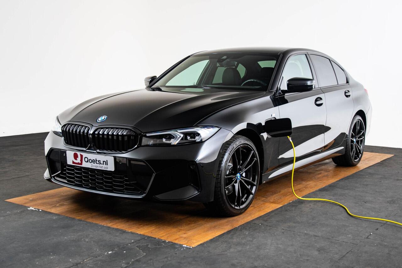 BMW 3-SERIE 330e M Sport - Ambiance verlichting - Parking Assistant - Getinte Ruiten - Elektrisch verwarmde voorstoelen - In de breedte verstelbare rugleuning voor bestuurder -