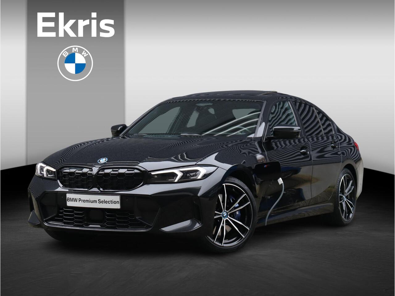 BMW 3-SERIE Sedan 330e | M Sportpakket Pro | Panodak | Head-Up | Driving Assistant Prof. | Harman Kardon | Elektr. Stoelen | Parking Assistant Plus | 19'' LMV