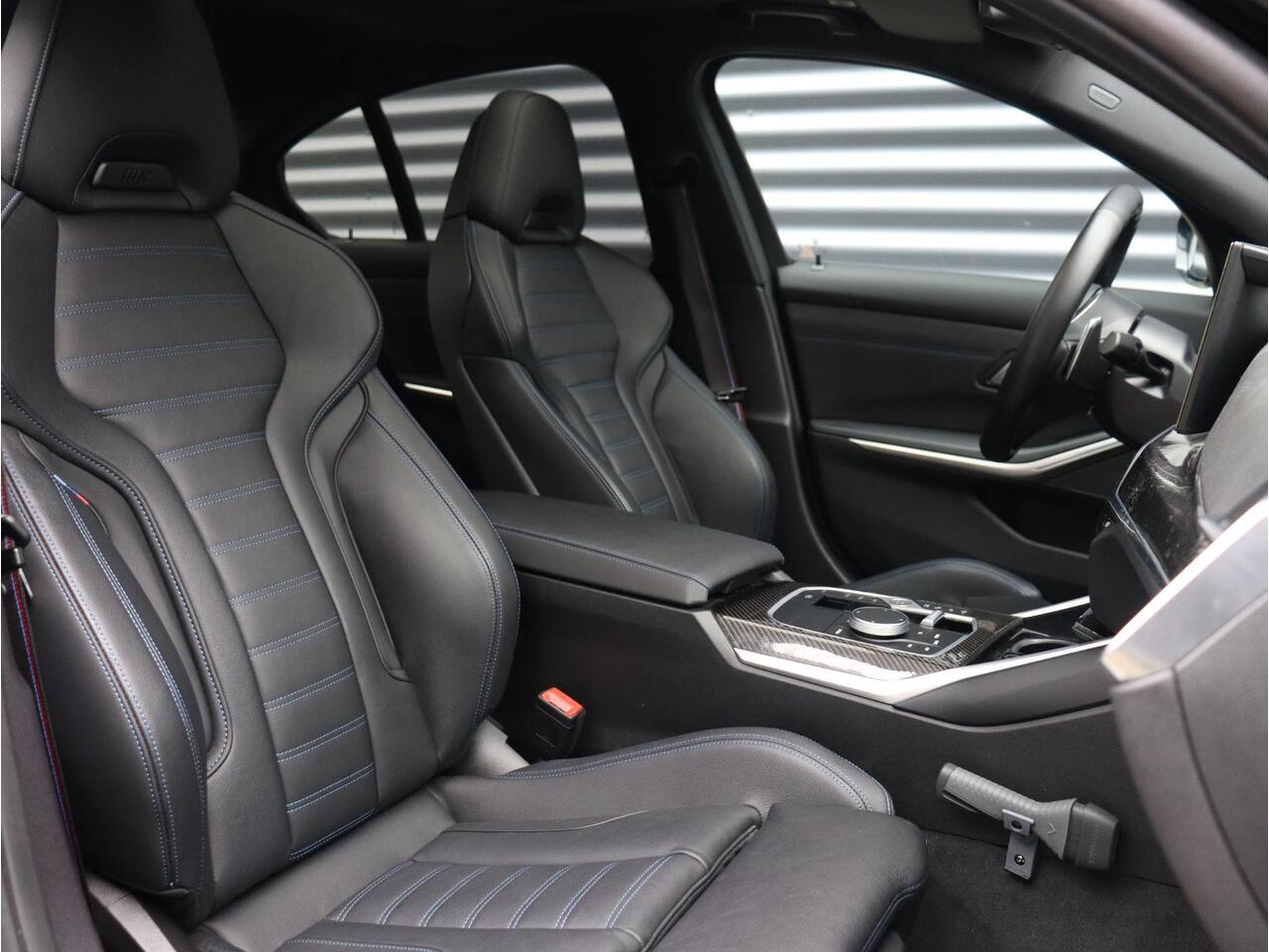 BMW 3-SERIE Sedan 330e | M Sportpakket Pro | Panodak | Head-Up | Driving Assistant Prof. | Harman Kardon | Elektr. Stoelen | Parking Assistant Plus | 19'' LMV