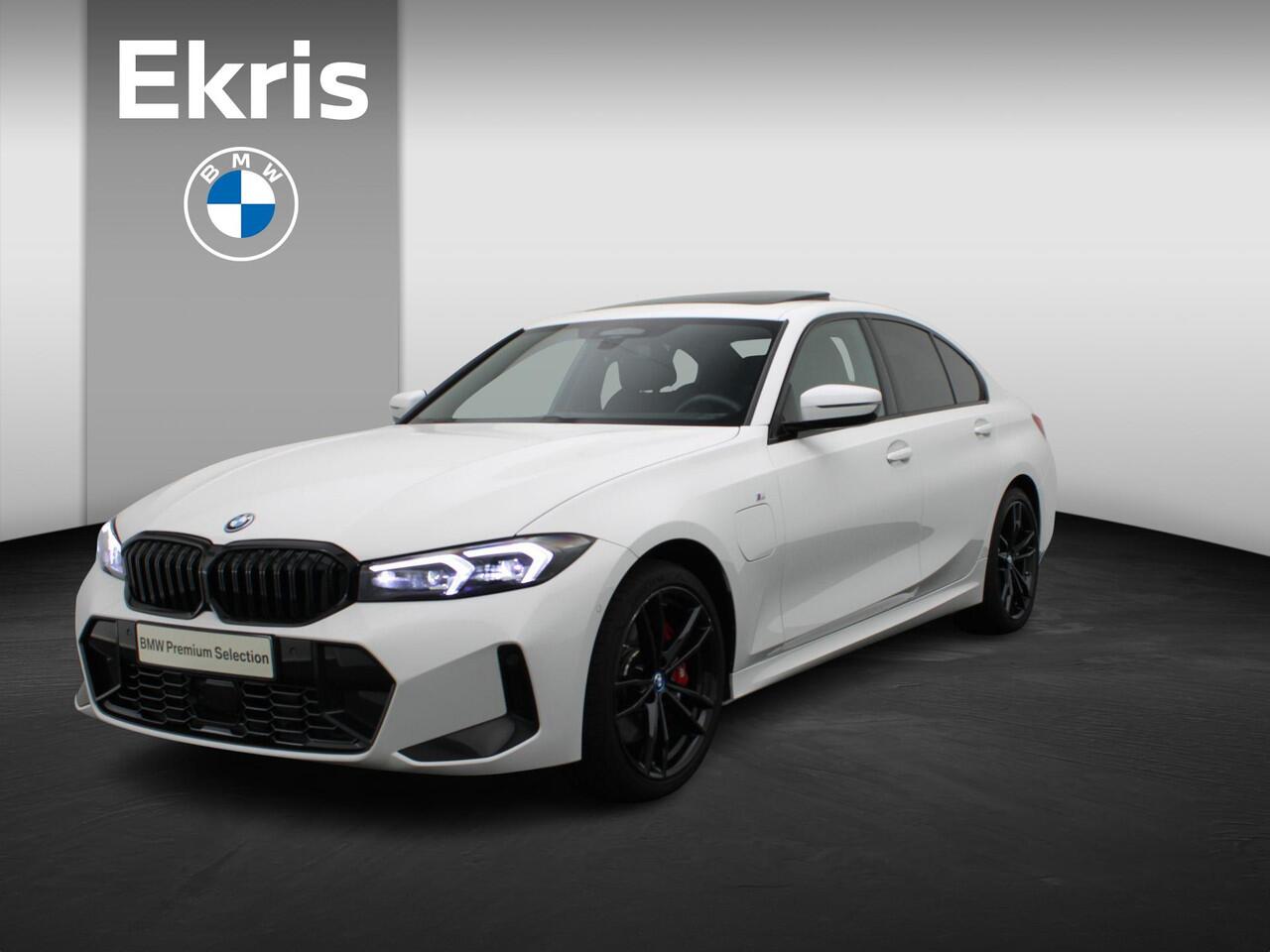 BMW 3-SERIE Sedan 330e M Sportpakket Pro | Travel Pack| Innovation Pack | Entertainment Pack | Trekhaak | Driving Assistant Professional | DAB | Harman Kardon | 19''