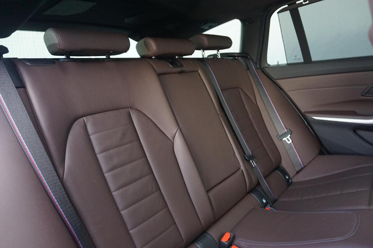 BMW 3-SERIE Touring 320e M Sportpakket Pro 19'' / Panoramadak / Harman Kardon / Elektrisch verstelbare stoelen / Comfort Access