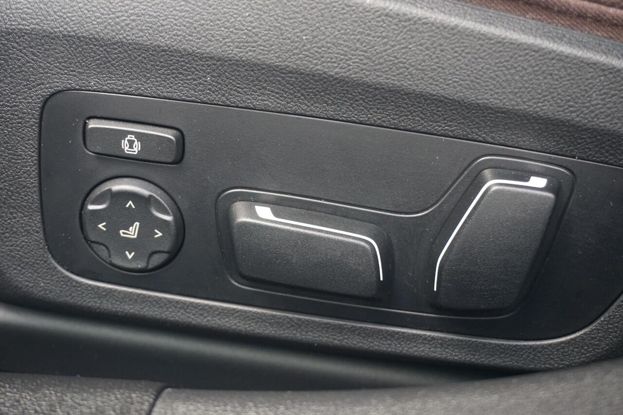 BMW 3-SERIE Touring 320e M Sportpakket Pro 19'' / Panoramadak / Harman Kardon / Elektrisch verstelbare stoelen / Comfort Access