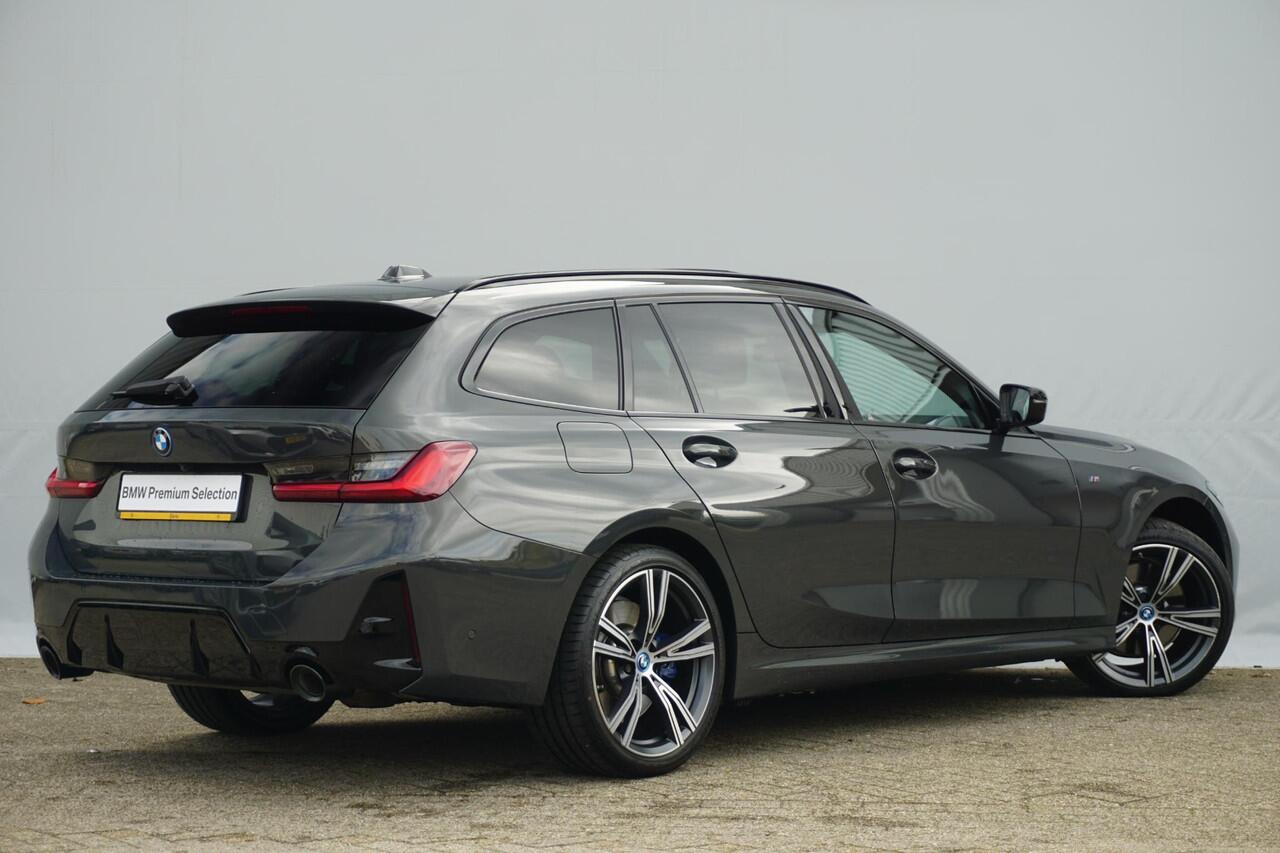 BMW 3-SERIE Touring 320e M Sportpakket Pro 19'' / Panoramadak / Harman Kardon / Elektrisch verstelbare stoelen / Comfort Access