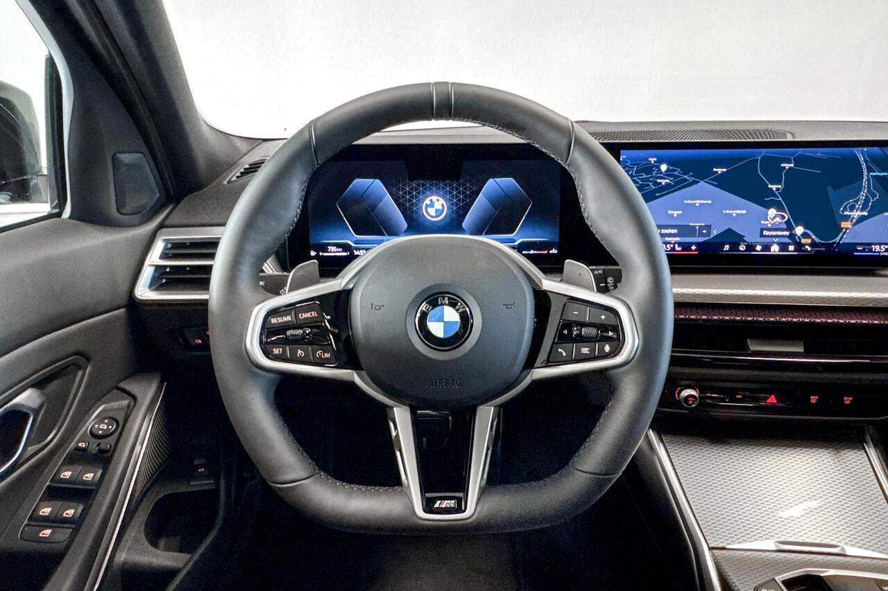 BMW 3-SERIE Touring 318i | M Sport | Glazen Panoramadak | Stoelverwarming | Achteruitrijcamera |