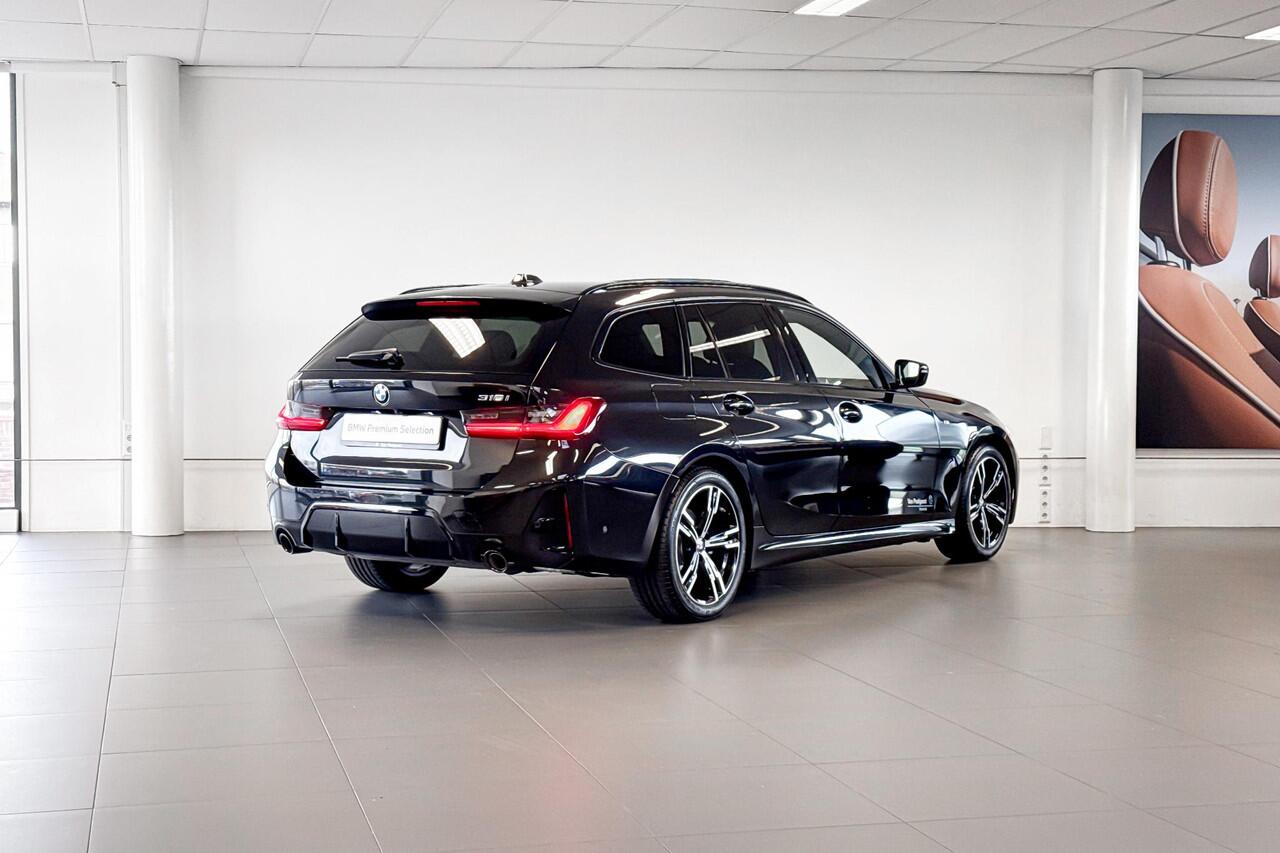 BMW 3-SERIE Touring 318i | M Sport | Glazen Panoramadak | Stoelverwarming | Achteruitrijcamera |