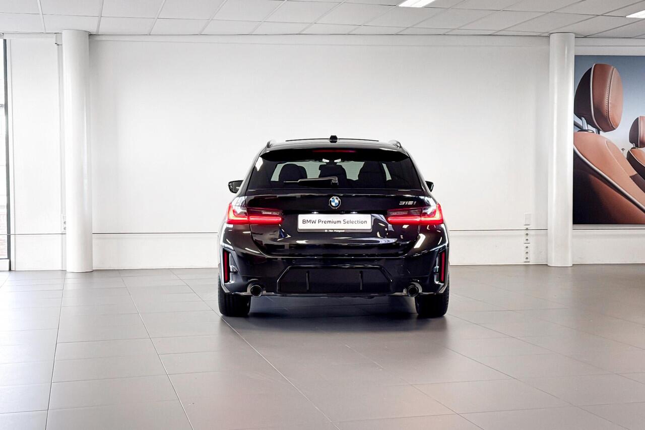 BMW 3-SERIE Touring 318i | M Sport | Glazen Panoramadak | Stoelverwarming | Achteruitrijcamera |