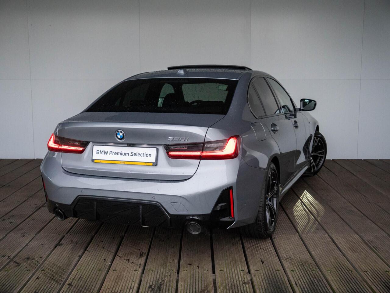 BMW 3-SERIE 320i Sedan M Sportpakket / Adaptive LED / Stoelverwarming / Glazen panoramadak | Ekris Selection