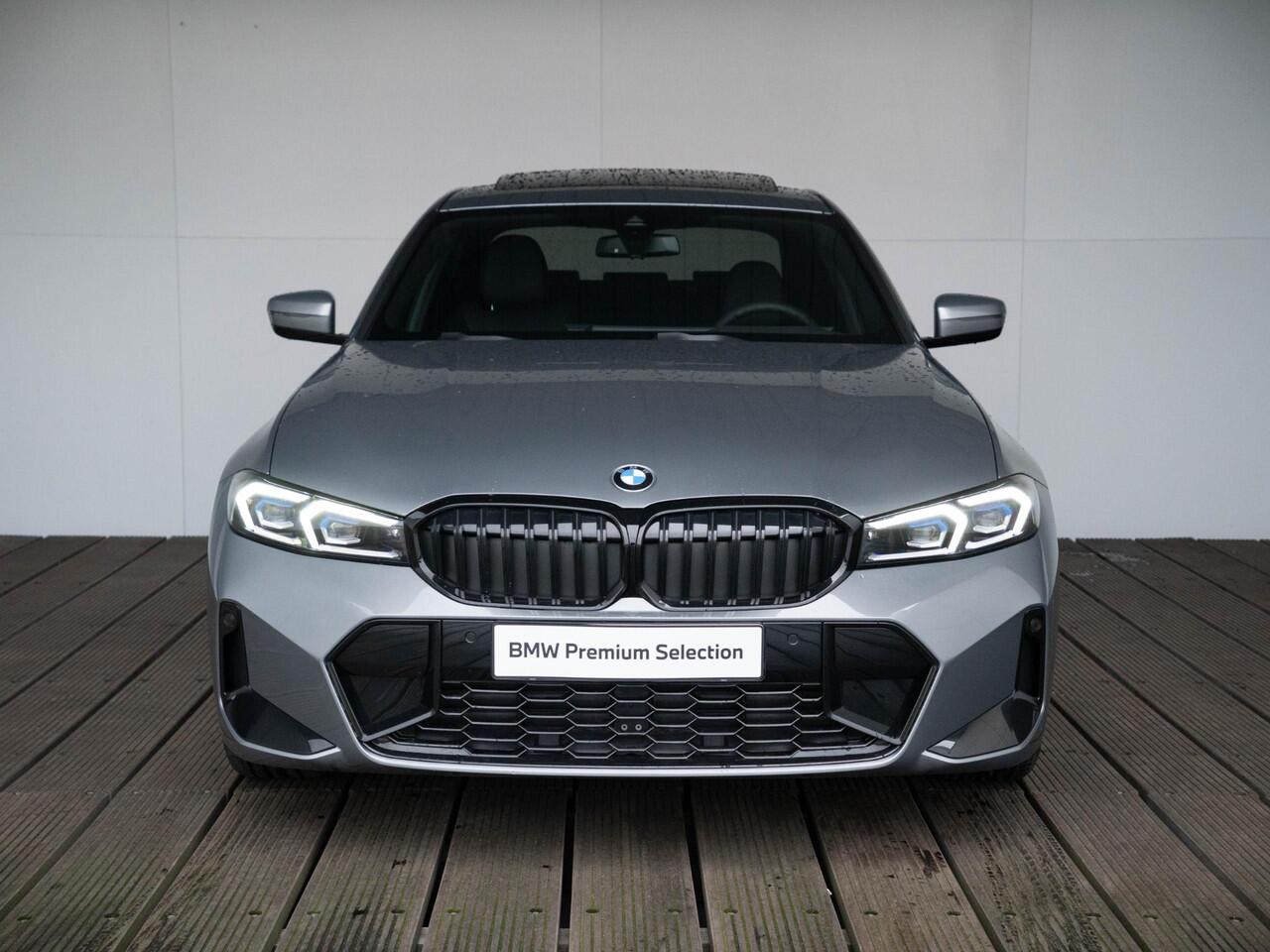BMW 3-SERIE 320i Sedan M Sportpakket / Adaptive LED / Stoelverwarming / Glazen panoramadak | Ekris Selection
