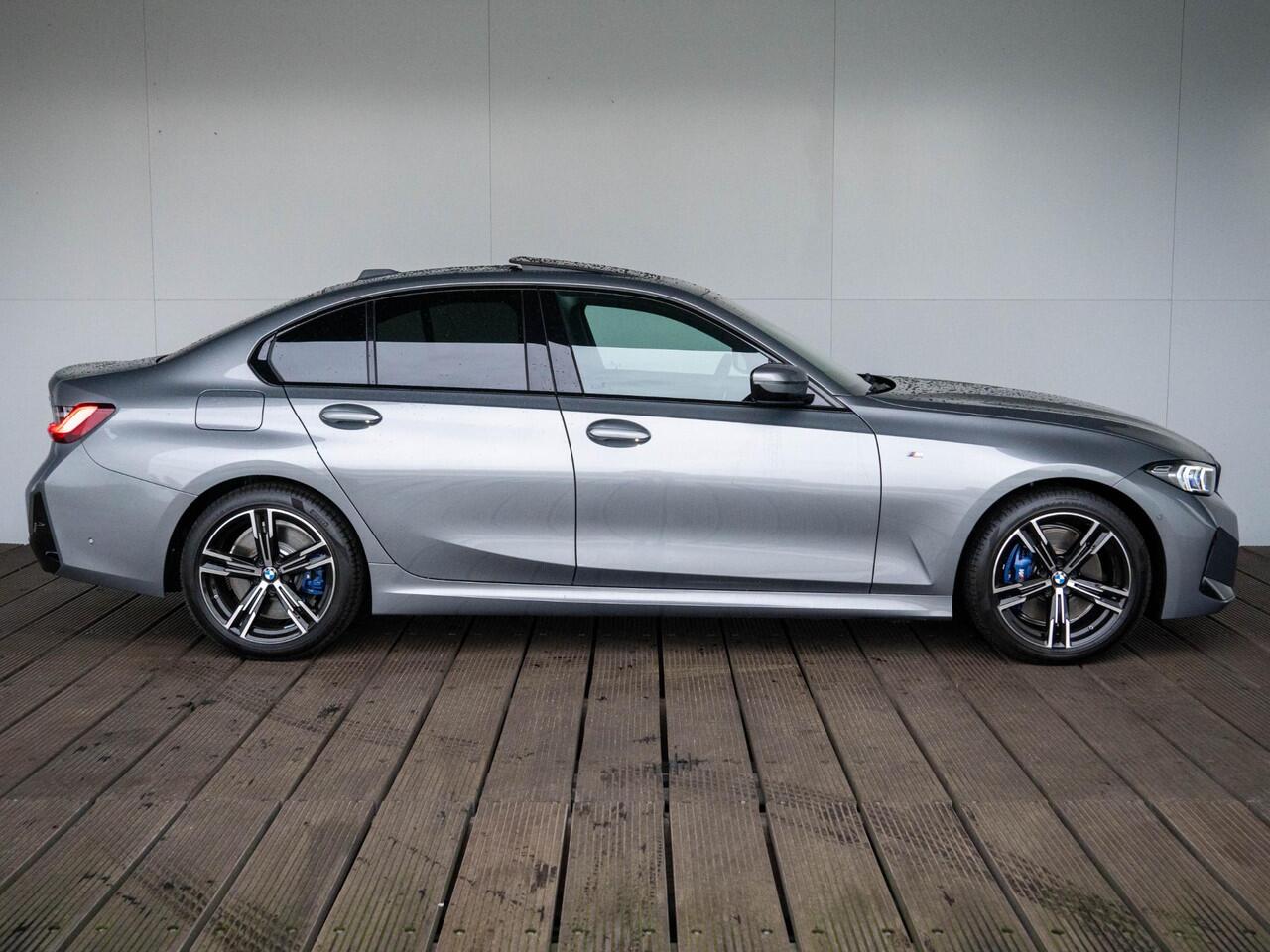 BMW 3-SERIE 320i Sedan M Sportpakket / Adaptive LED / Stoelverwarming / Glazen panoramadak | Ekris Selection