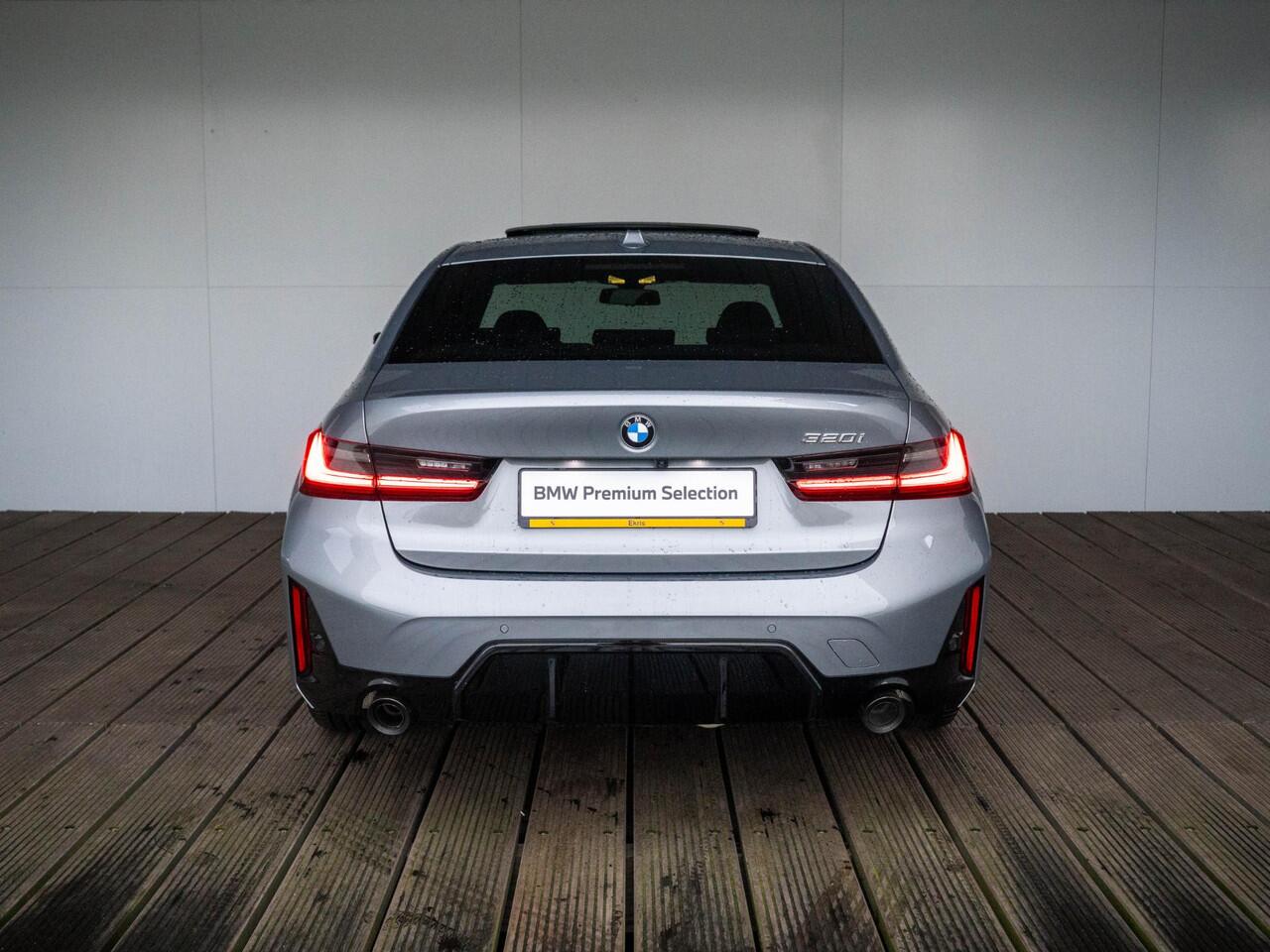 BMW 3-SERIE 320i Sedan M Sportpakket / Adaptive LED / Stoelverwarming / Glazen panoramadak | Ekris Selection