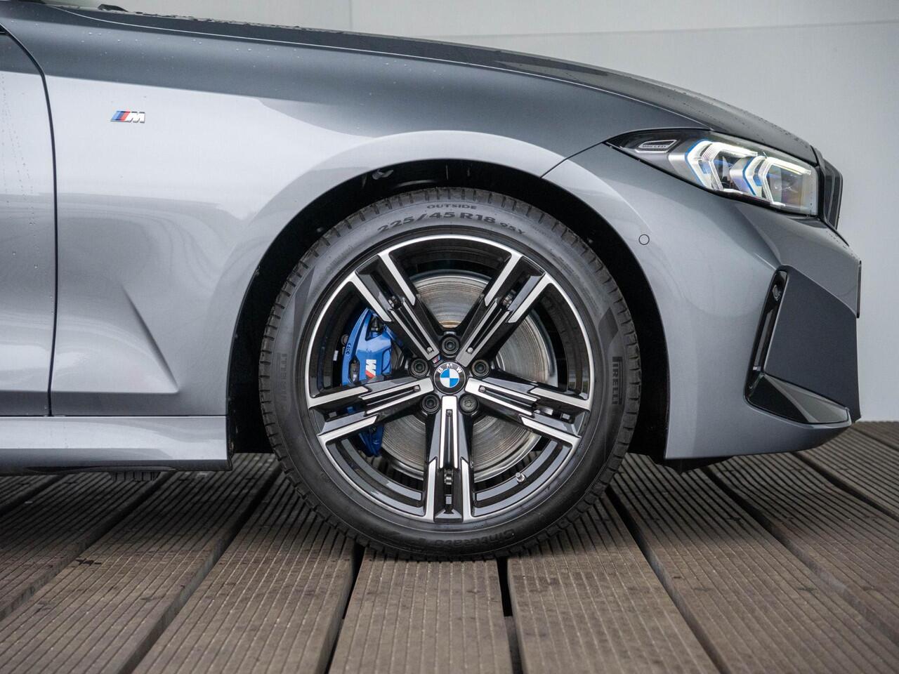 BMW 3-SERIE 320i Sedan M Sportpakket / Adaptive LED / Stoelverwarming / Glazen panoramadak | Ekris Selection