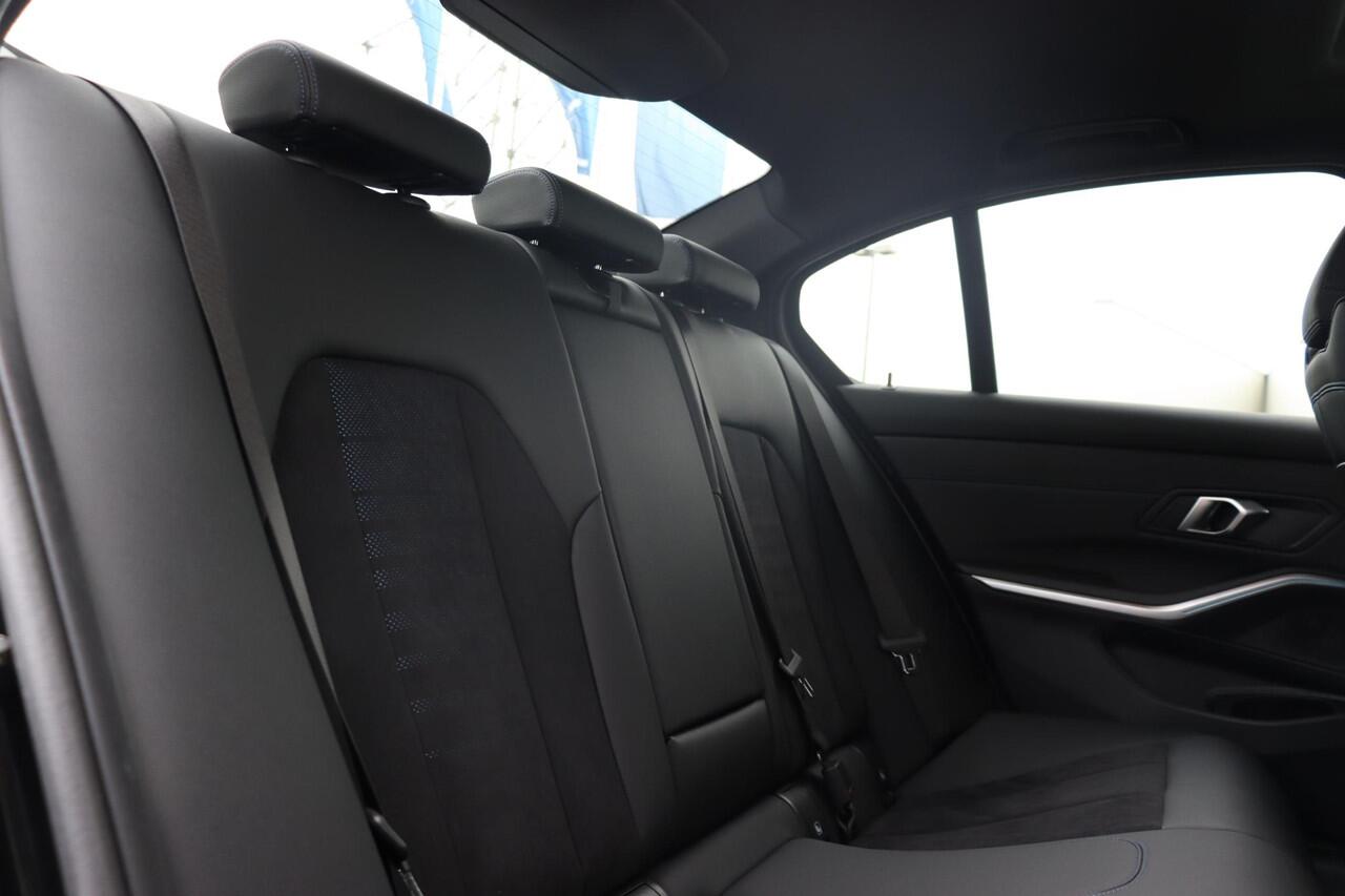 BMW 3-SERIE 320e M Sportpakket/ Elektrische Trekhaak/ schuif-/kanteldak/ Sportstoelen/ Verwarmd Stuurwiel | Ekris Selection
