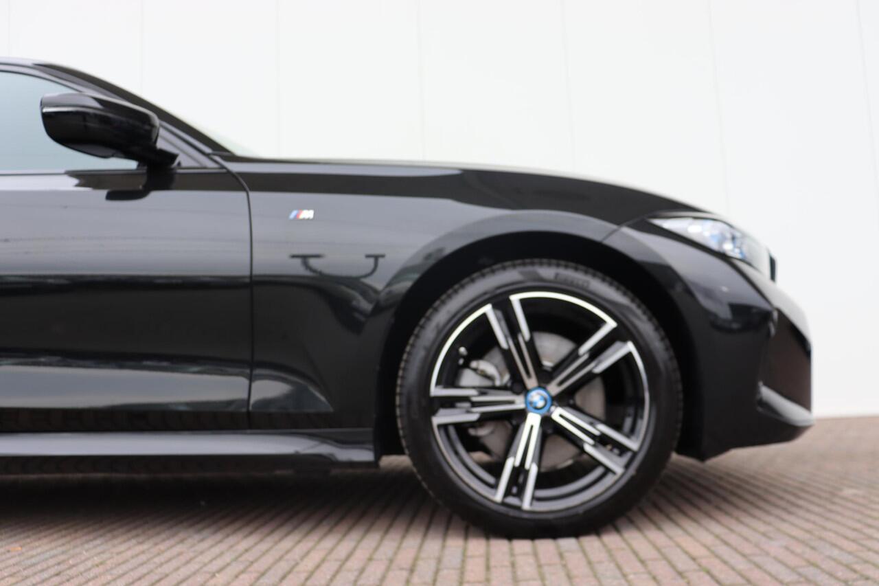 BMW 3-SERIE 320e M Sportpakket/ Elektrische Trekhaak/ schuif-/kanteldak/ Sportstoelen/ Verwarmd Stuurwiel | Ekris Selection