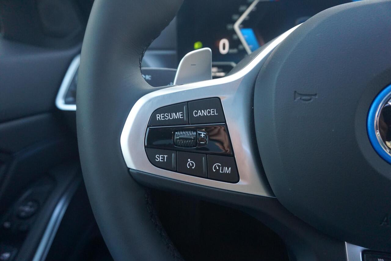 BMW 3-SERIE Sedan 320e M Sportpakket 19'' / Schuif-/kanteldak / Stuurwiel verwarming / Carbon M Performance pakket / Ekris Selection