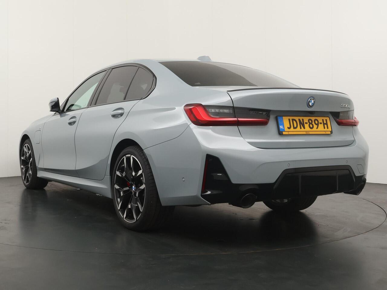 BMW 3-SERIE 330e Sedan | M Sportpakket Pro | Innovation Pack | Comfort Pack