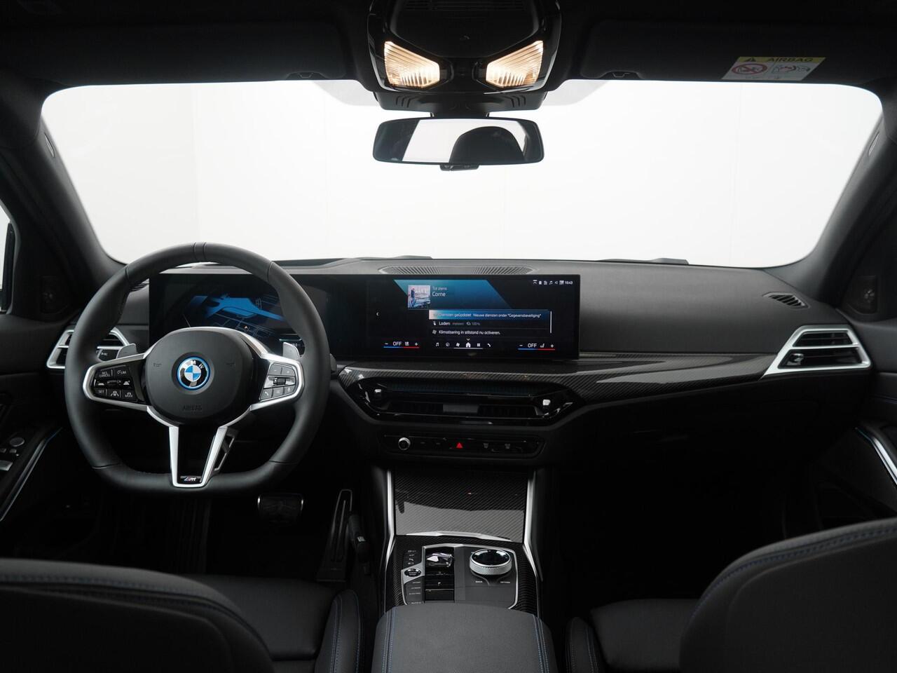 BMW 3-SERIE 330e Sedan | M Sportpakket Pro | Innovation Pack | Comfort Pack