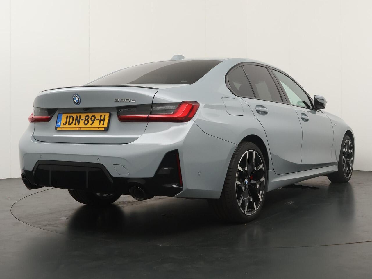 BMW 3-SERIE 330e Sedan | M Sportpakket Pro | Innovation Pack | Comfort Pack