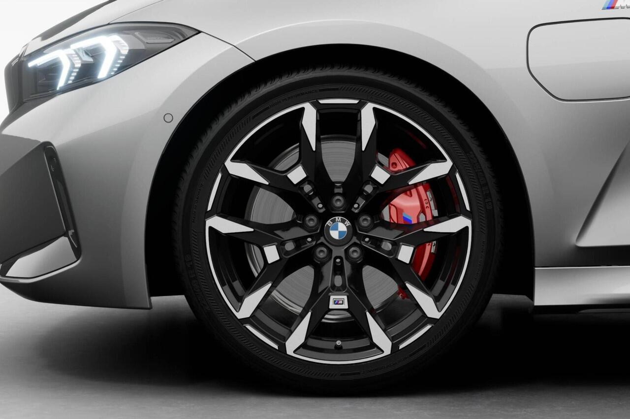 BMW 3-SERIE Sedan 330e | M Sport Pro | Comfort Pack | Harman-Kardon Sound System | Active Cruise Control